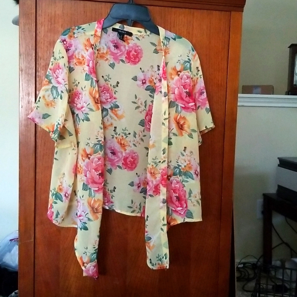 Blouse yellow with floral print